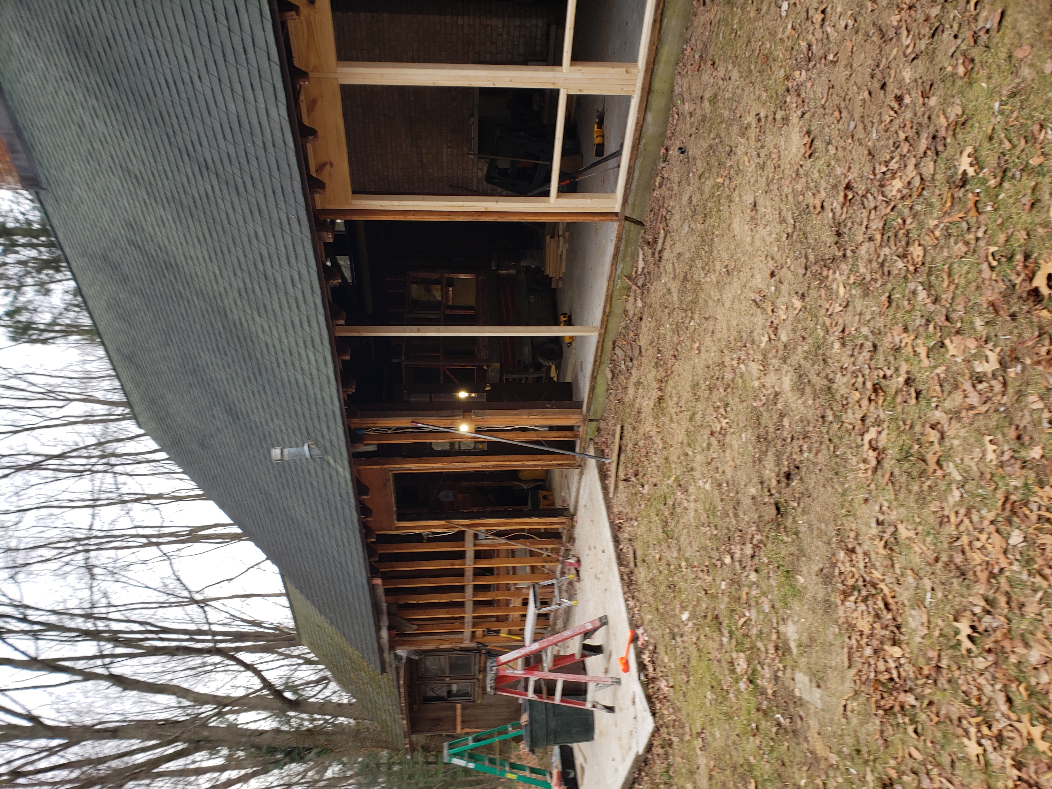 Paver driveway with decorative border